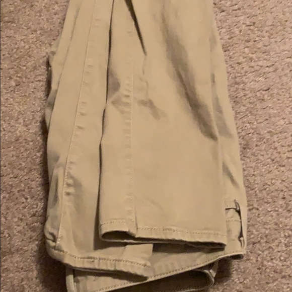 Khaki Levi’s - Picture 4 of 4